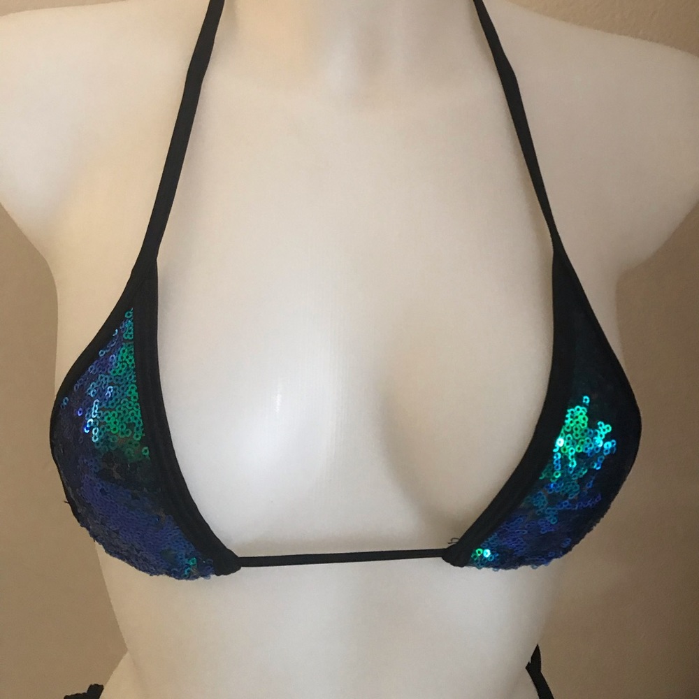 Bikini - Picture 2 of 7